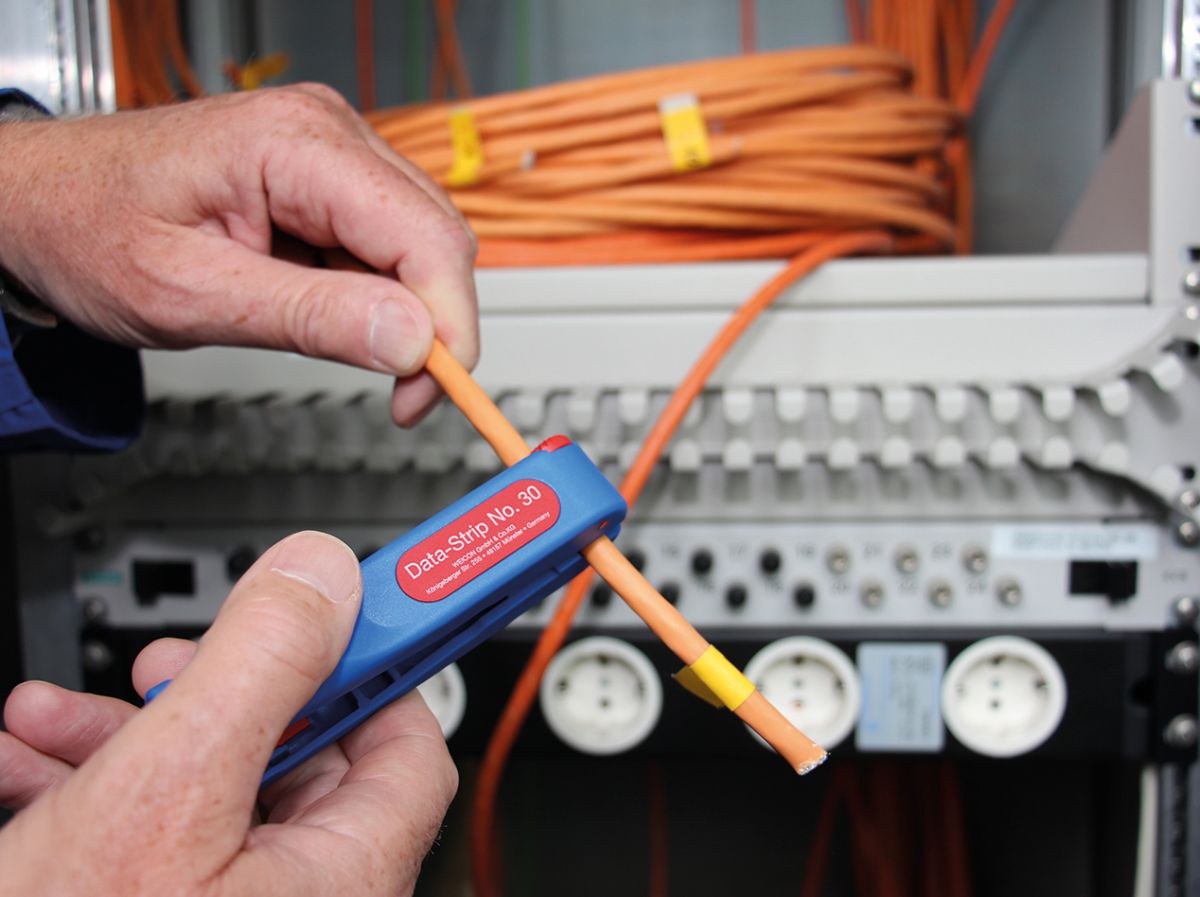 Инструменты для снятия внешней оболочки кабеля типа витая пара ( UTP, FTP, STP, SFTP) 0,05 - 0,5 мм кв./ 4 - 10 мм д.  WEICON № 30