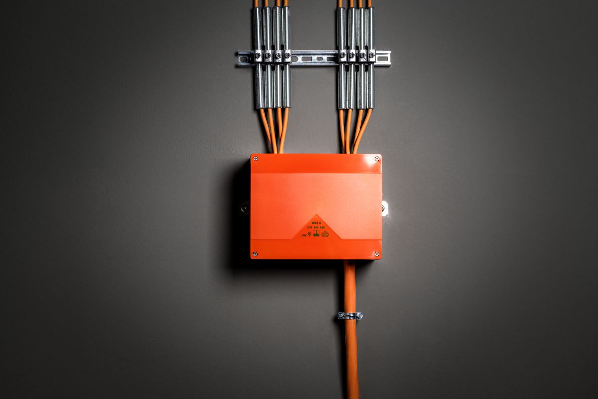 Пожаробезопасная распределительная коробка Spelsberg WKE 6 - Duo 7 x 6²