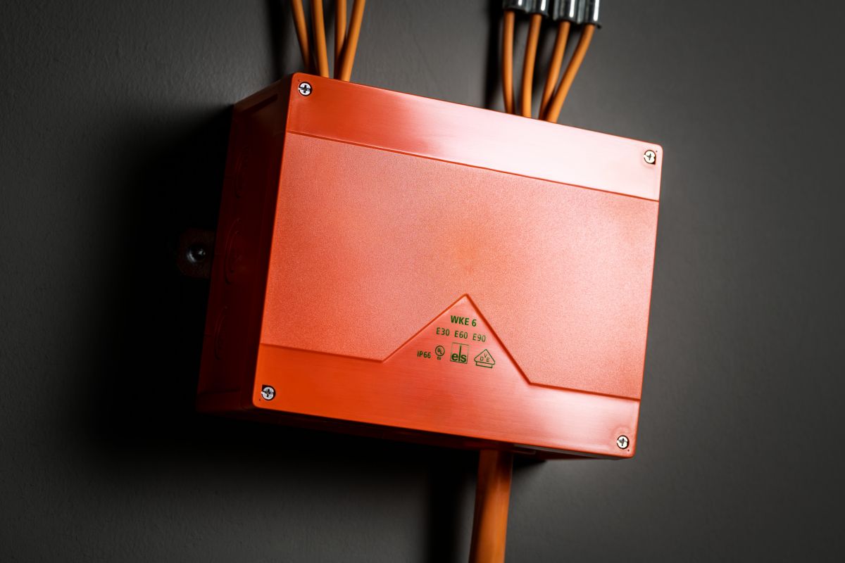 Пожаробезопасная распределительная коробка Spelsberg WKE 6 - Duo 7 x 6²