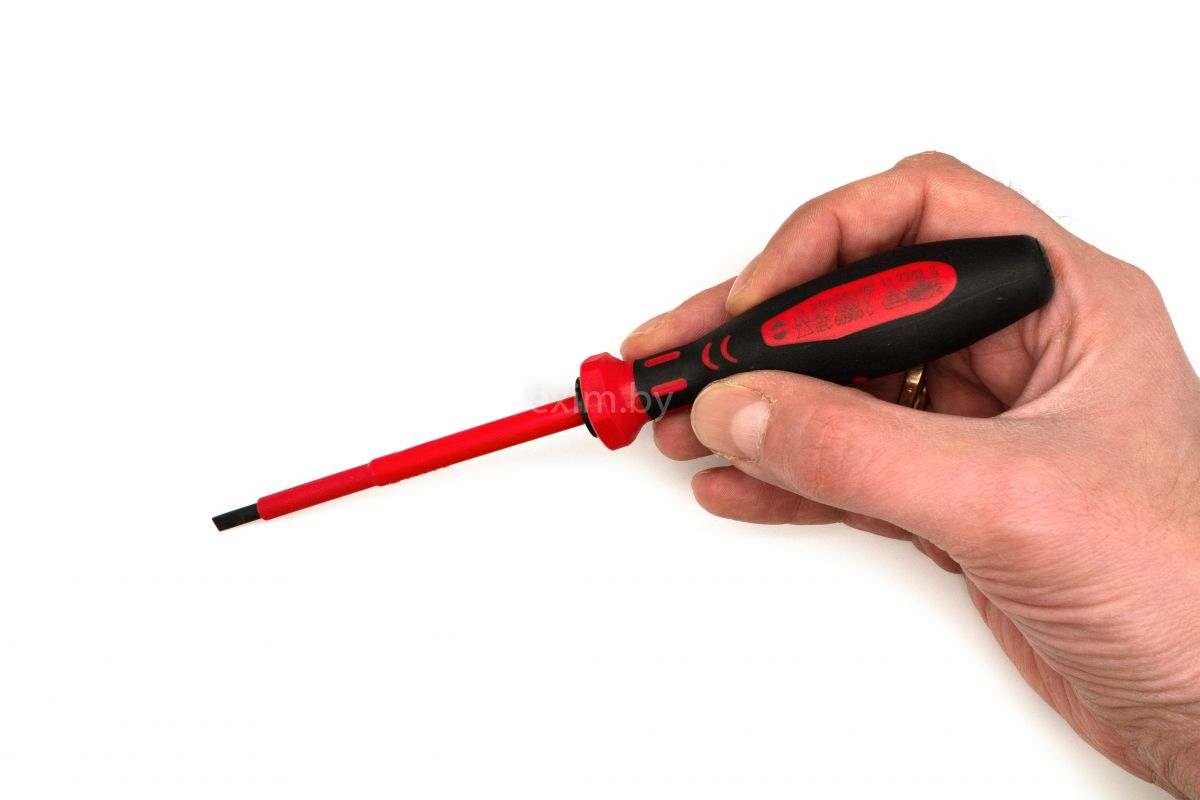 Отвертка шлицевая изолированная 4,0 x 0,8 x 100 CIMCO 117704